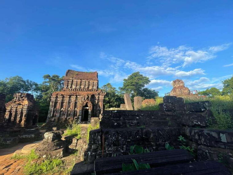 hoi-an-my-son-ruins-guide-bus-boat-cultural-show-lunch