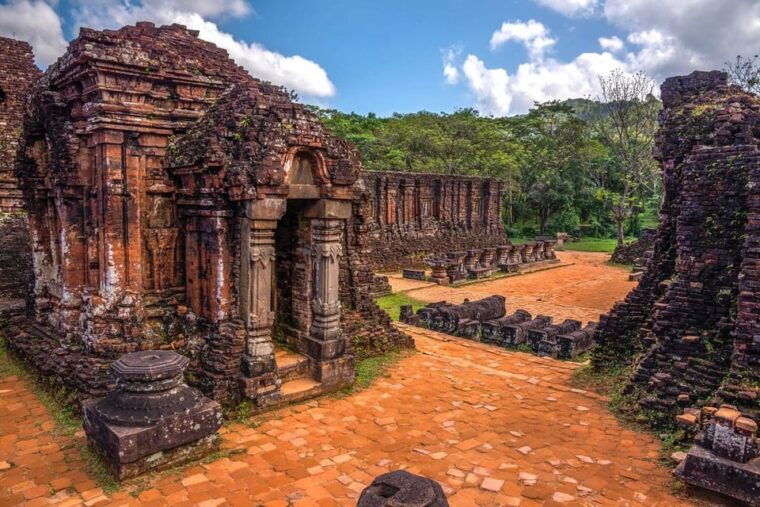 hoi-an-my-son-sanctuary-tour-with-cruise-trip