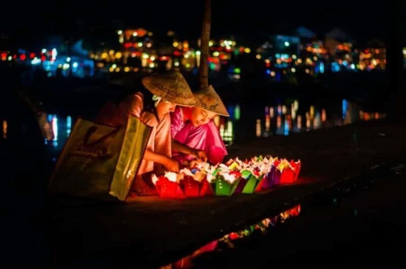 Hoi An Night Boat & Floating Paper Lantern on the Hoai River - What’s Not Allowed
