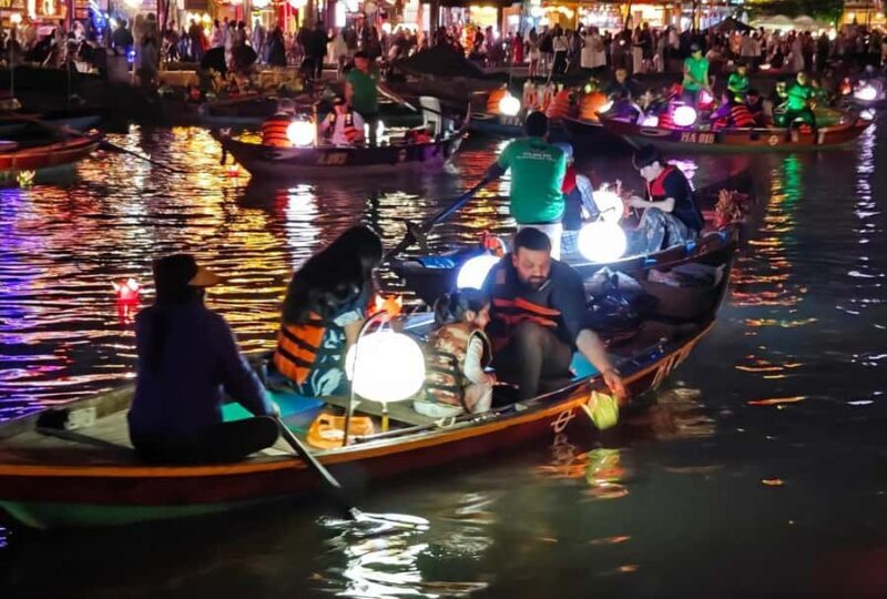 Hoi An: Night Boat & Lantern Experience - The Night Market & Old Town Walk