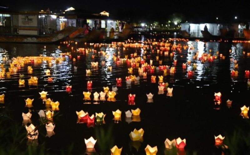 Hoi An : Night Boat Trip and Floating Lantern on Hoai River - Key Points