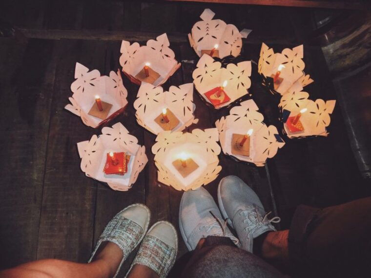 hoi-an-night-boat-trip-and-release-lantern-at-hoai-river