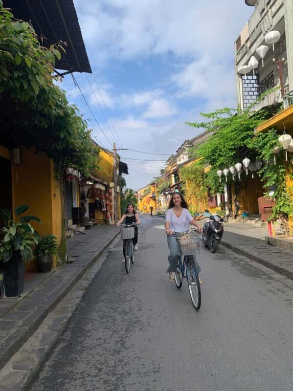 Hoi An: Old Town Bike Tour with Food Tasting & Lantern Class - Practical Details and Logistics