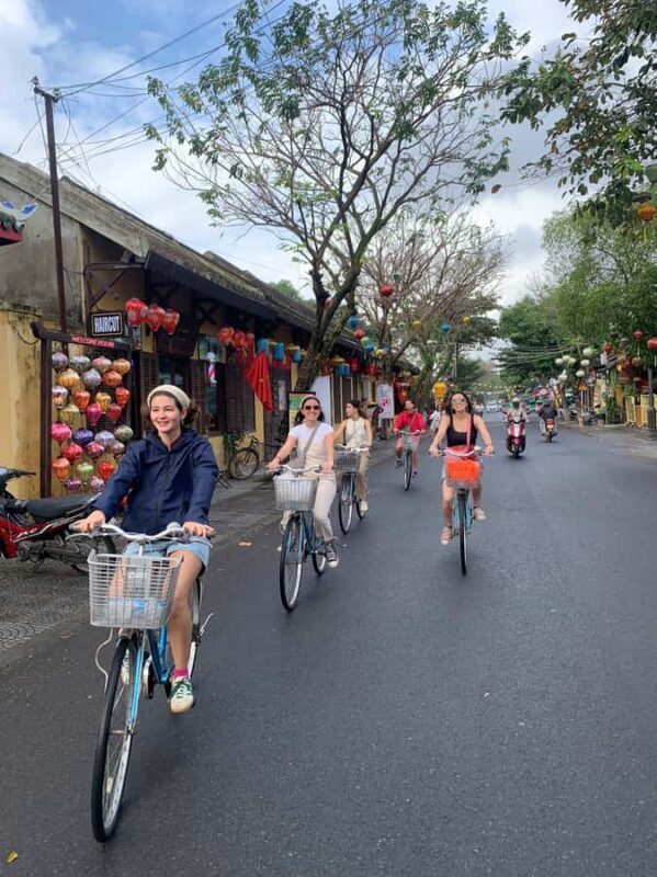 Hoi An: Old Town Bike Tour with Food Tasting & Lantern Class - The Value of This Experience
