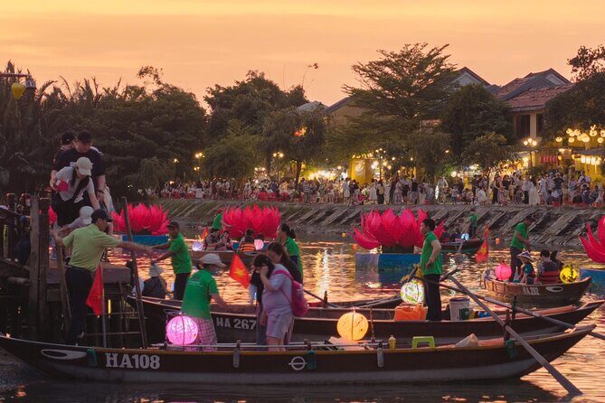 Hoi An Old Town Walking Tour with Two Scenic Boat Experiences - Exploring the Itinerary in Detail