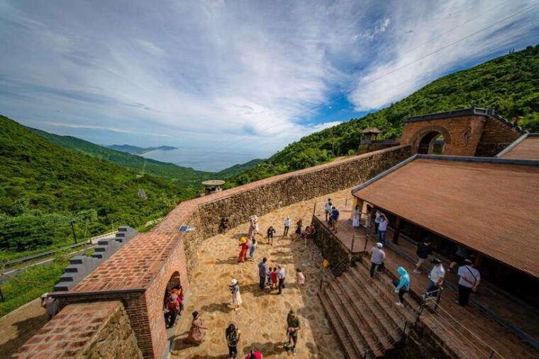 hoi-an-private-car-to-from-hue-via-multi-attraction-1-way