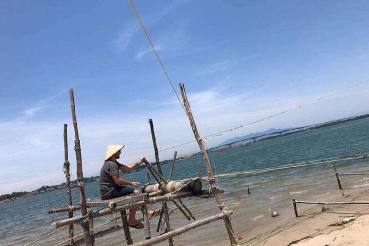 hoi-an-private-cooking-class-coracle-tour-fishing-crabbing