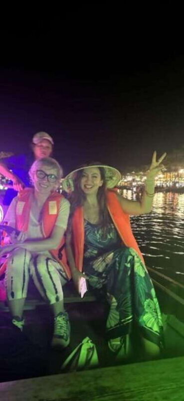 Hoi An: Private night boat Trip & release lantern on river - An In-Depth Look at the Lantern Boat Experience