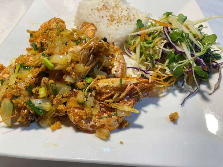 hoi-an-seafood-tropical-fruits-tasting-and-making-lantern