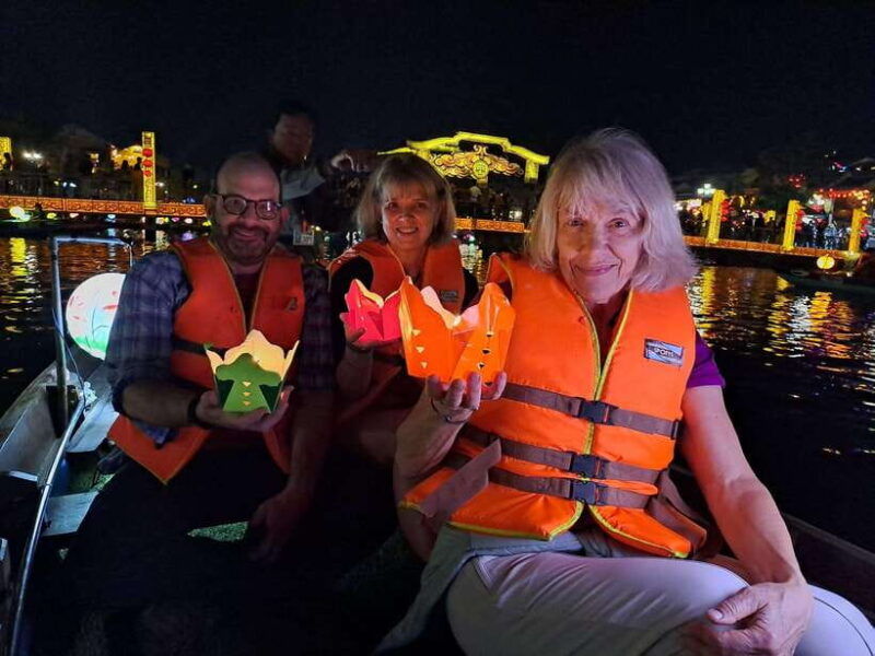 hoi-an-street-food-night-market-and-boat-ride