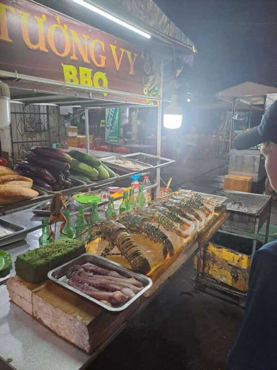 hoi-an-street-food-night-market-and-boat-ride