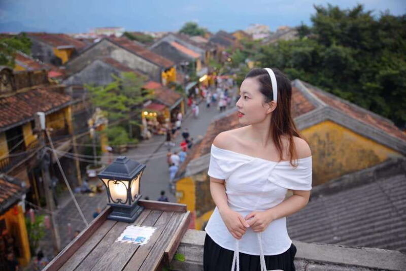 hoi-an-street-food-private-tour-with-beautiful-female-guide