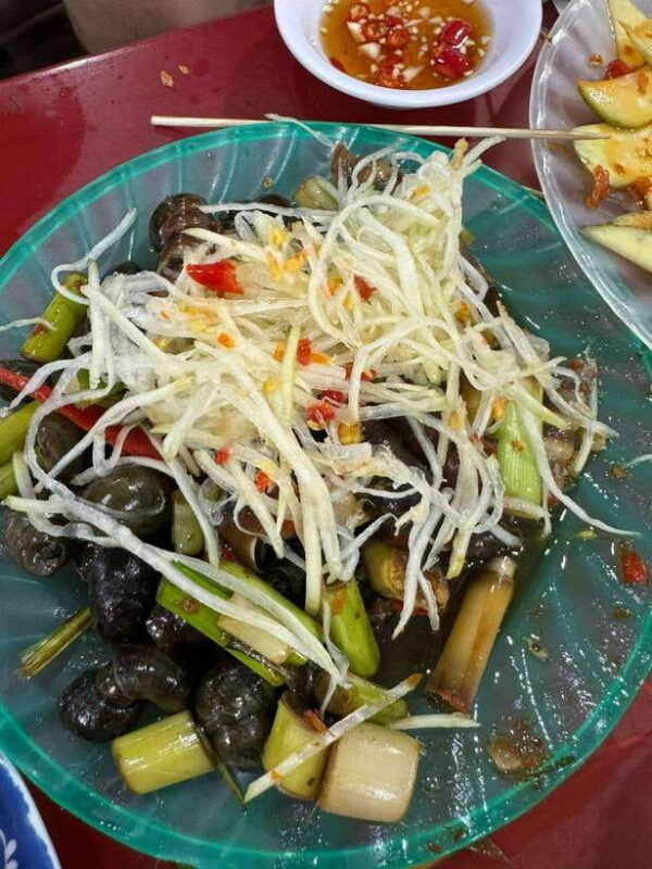 hoi-an-street-food-private-tour-with-beautiful-female-guide