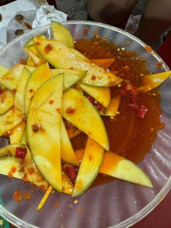 hoi-an-street-food-private-tour-with-beautiful-female-guide