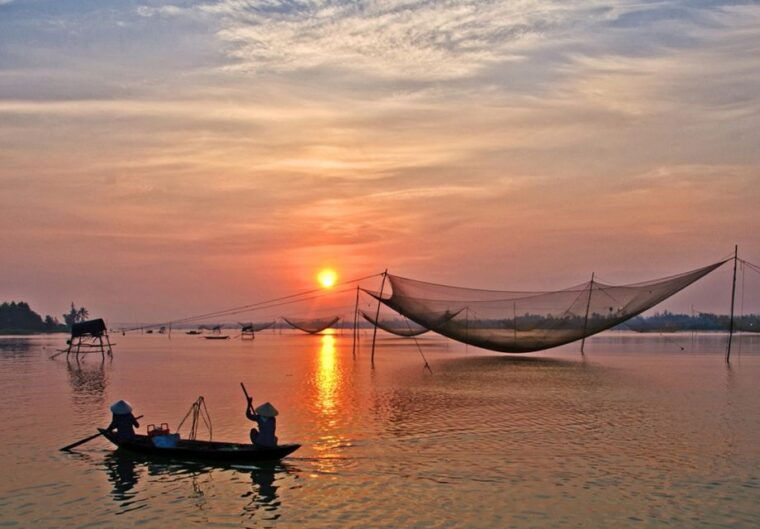 hoi-an-sunrise-moment-on-thu-bon-riverduy-hai-fish-village