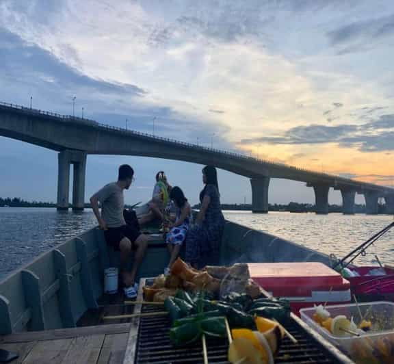 hoi-an-sunset-bbq-fishing-tour-with-locals-by-boat-cruise