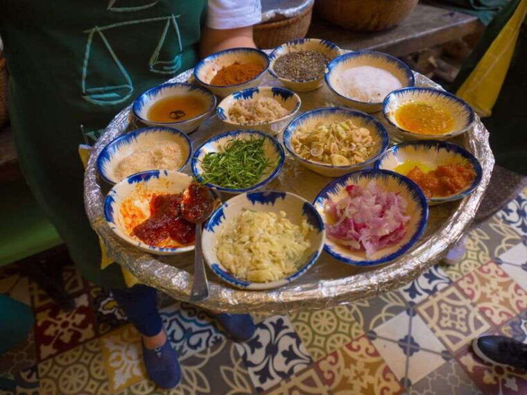 hoi-an-sunset-food-tasting-tour