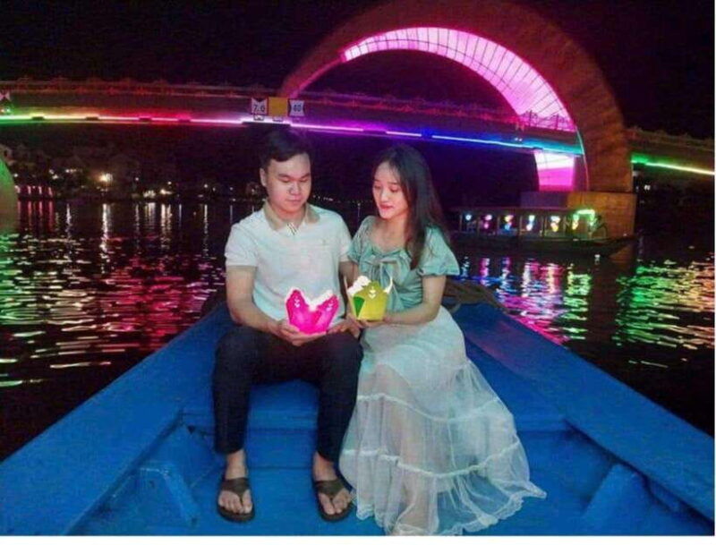 hoi-an-thu-bon-river-flower-lantern-experience