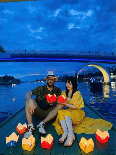 hoi-an-thu-bon-river-flower-lantern-experience