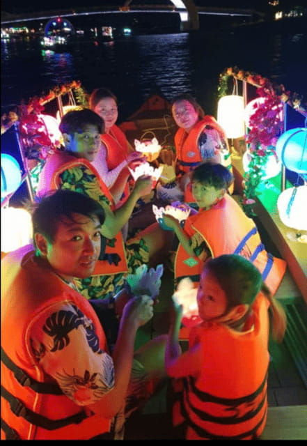 hoi-an-thu-bon-river-flower-lantern-experience