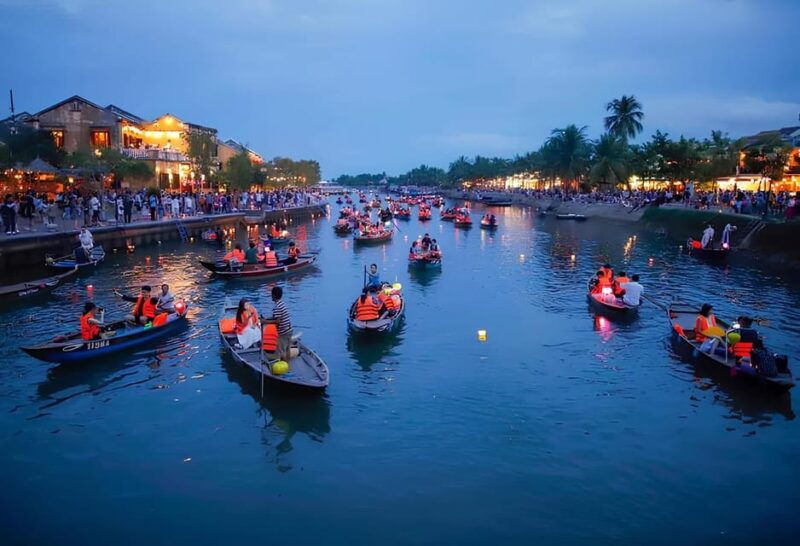 hoi-an-tour-boat-ride-and-flower-lantern-ceremony