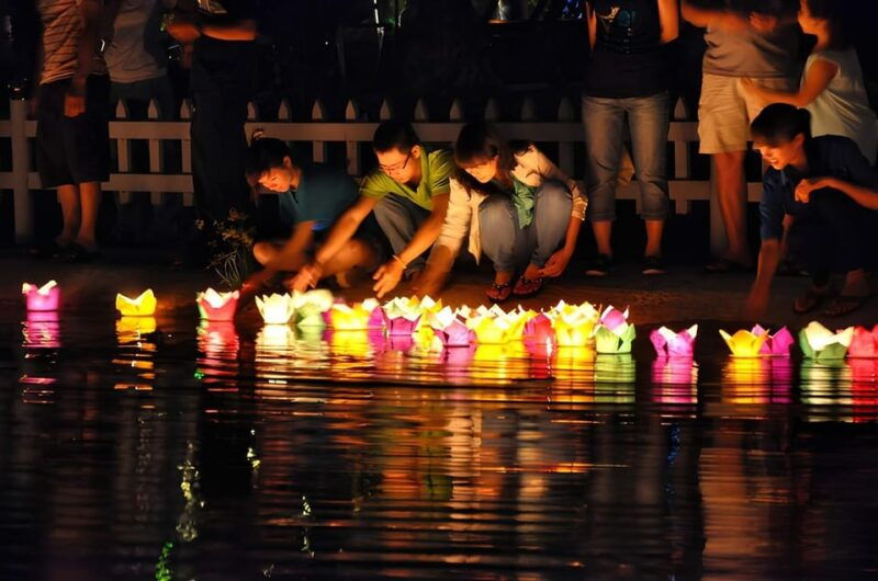 hoi-an-tour-boat-ride-and-flower-lantern-ceremony