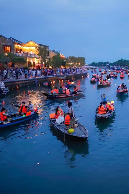 hoi-an-tour-boat-ride-and-flower-lantern-ceremony