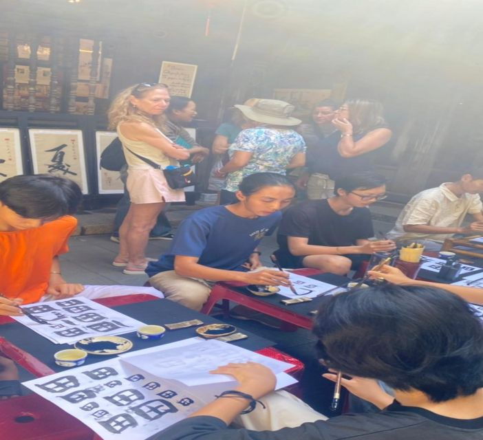 hoi-an-traditional-vietnamese-calligraphy-class-in-oldtown