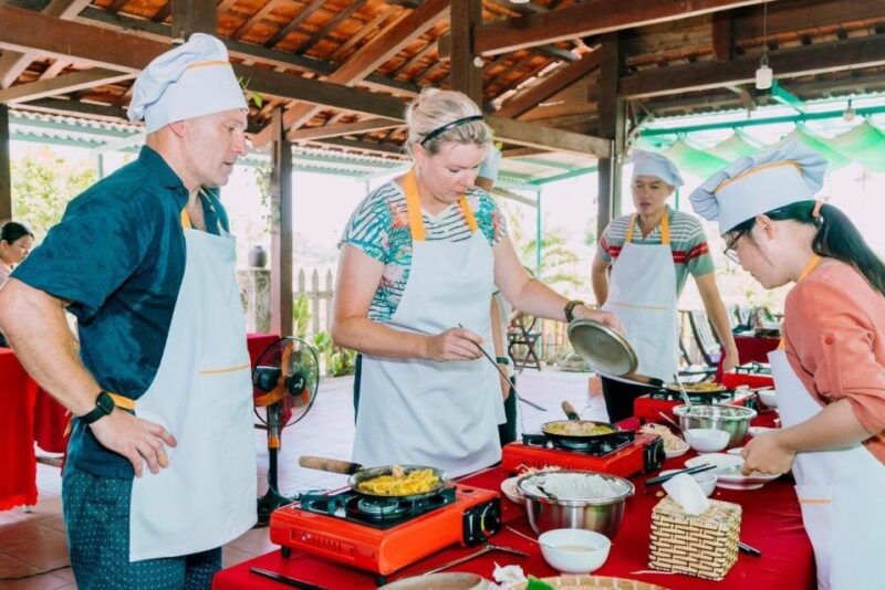 hoi-an-vegetarian-cooking-class-basket-boat-ride