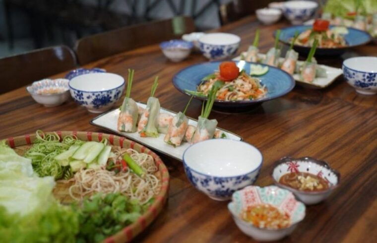 hoi-an-vegetarian-cooking-class-basket-boat-ride