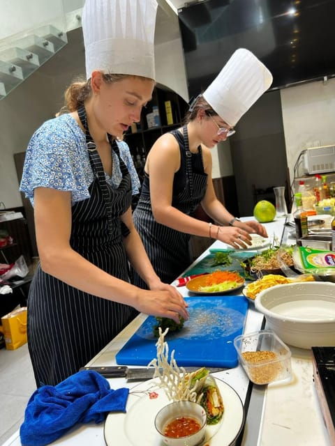 hoi-an-vegetarian-cooking-class-explore-local-market-trip