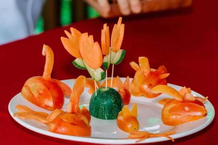 hoi-an-vegetarian-cooking-class-market-tour-basket-boat-2