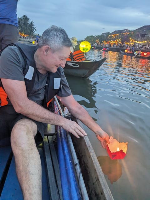hoi-an-walking-by-night-lantern-festival-foot-massage