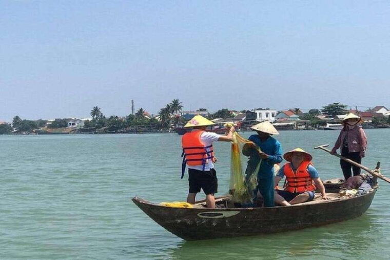 hoi-an-wet-rice-farming-tour-basket-boat-tour-fishing-lunch