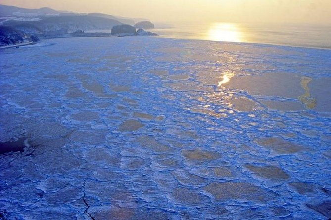 hokkaidos-winter-awe-inspiring-drift-ice-sounkyo-ice-sculpture