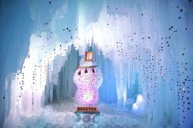 hokkaidos-winter-awe-inspiring-drift-ice-sounkyo-ice-sculpture