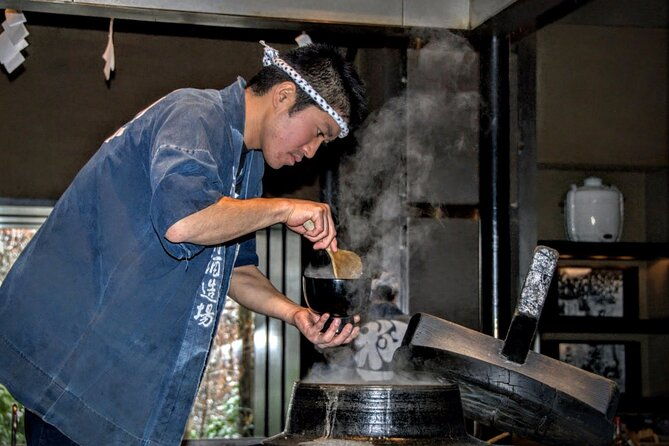 hokusai-museum-ganshoin-sake-walking-tour-in-obuse-nagano