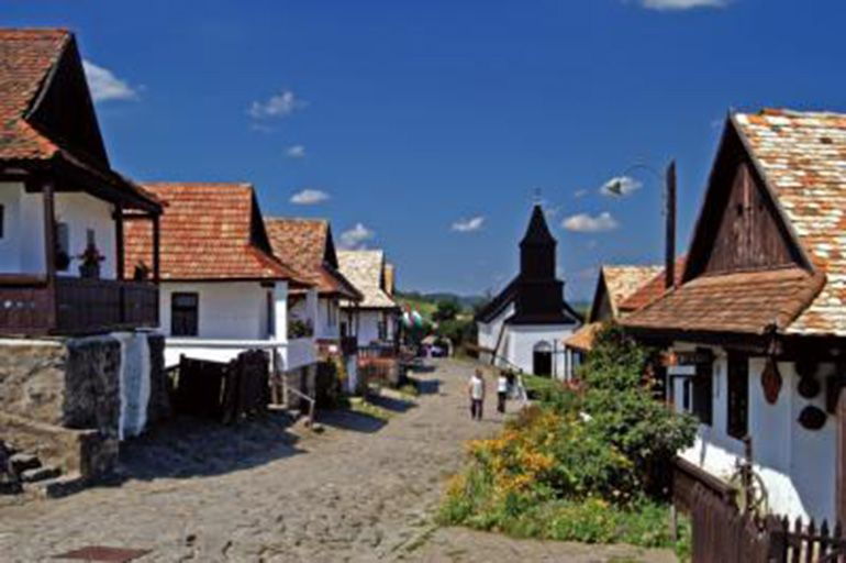 holloko-ethnographic-village-day-tour-from-budapest