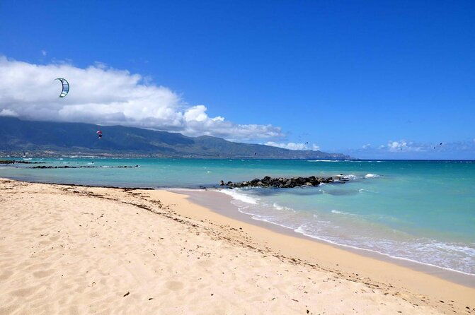 honeymoon-airport-lei-greeting-on-kahului-maui