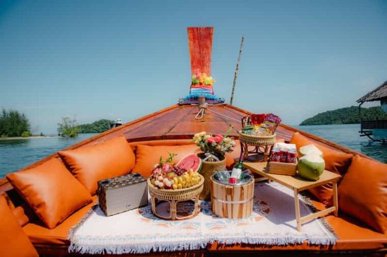 hong-islands-departing-from-koh-yao-by-luxury-vintage-boat