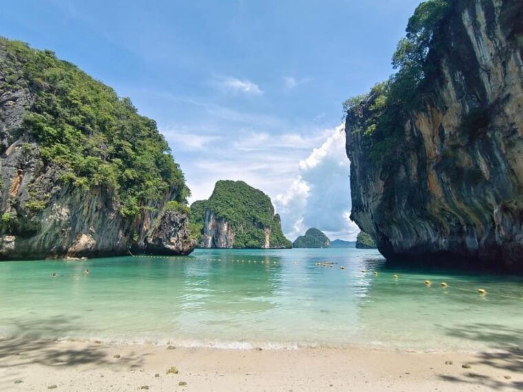 hong-islands-departing-from-koh-yao-by-luxury-vintage-boat
