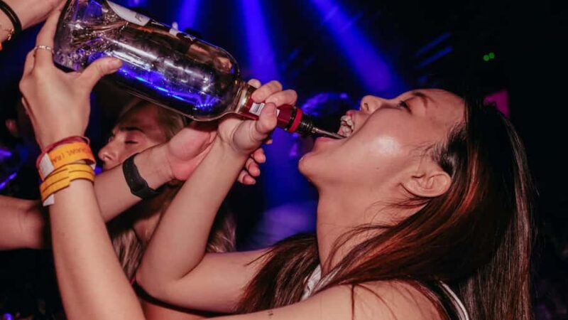 Hong Kong: #1 Pub Crawl! 3 Bars & FREE CLUB ENTRY - An Overview of the Experience