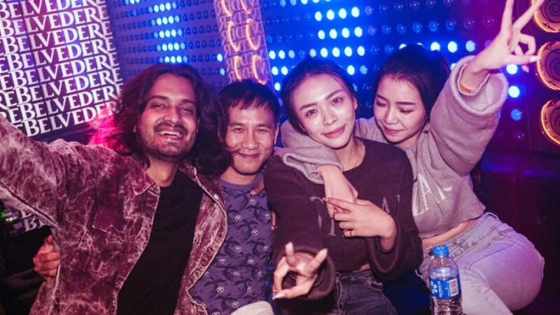 Hong Kong: #1 Pub Crawl! 3 Bars & FREE CLUB ENTRY - What Makes This Tour Stand Out?