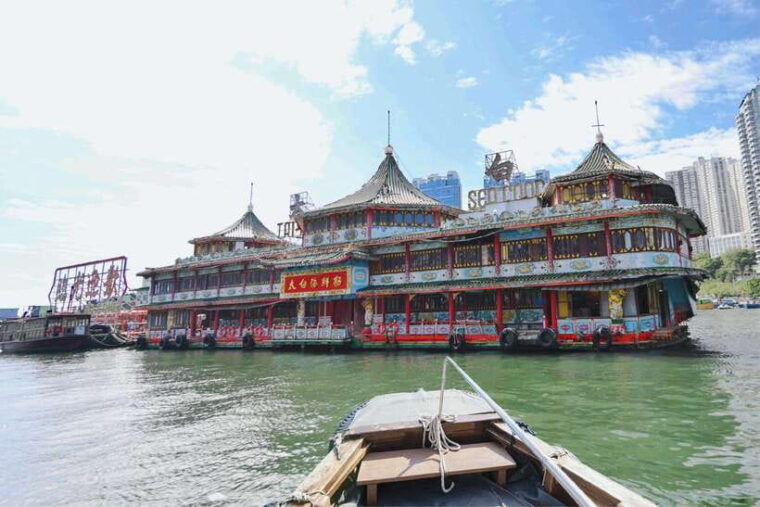 hong-kong-aberdeen-boat-tour-and-visit-floating-museum