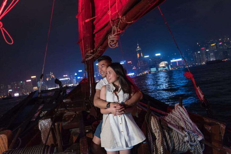 hong-kong-dukling-antique-boat-tour-in-victoria-harbour