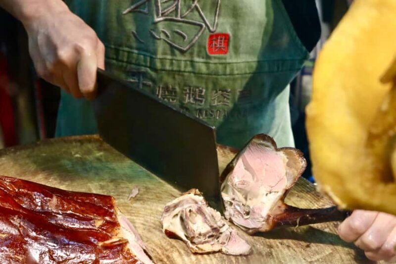 Hong Kong: Gems Food Tour with Dim Sum, Goose & 7+ Tastings - Final Summary: Who Is This Tour Best For?