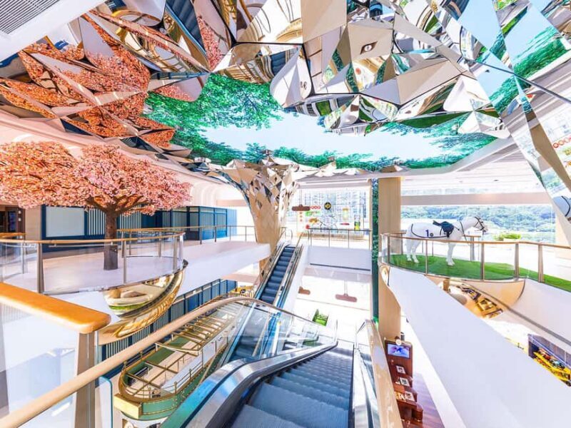 Hong Kong Jockey Club Racecourse Guided Tour with F&B - Interactive and Cultural Highlights