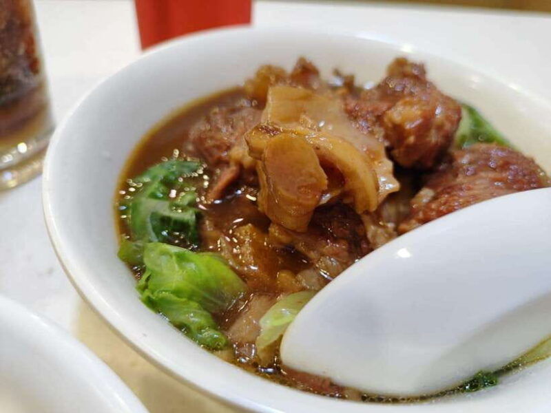 hong-kong-night-adventure-and-foodie-tour