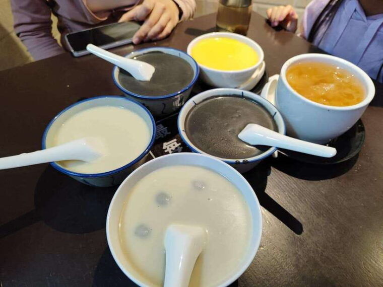 hong-kong-night-adventure-and-foodie-tour