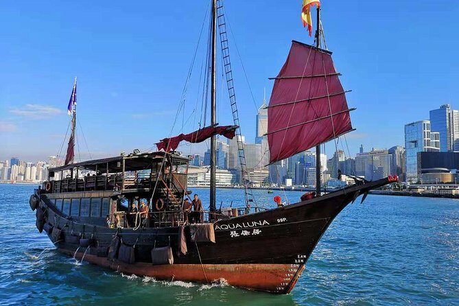 Hong Kong Night Tour: Peak Tram Rides plus Madame Tussauds - The Itinerary Breakdown: What to Expect